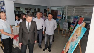 Anadolu Lisesinde açılan resim sergisi tam not aldı