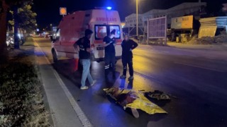 Anayola çıkan yayaya otomobil çarptı: 1 ölü