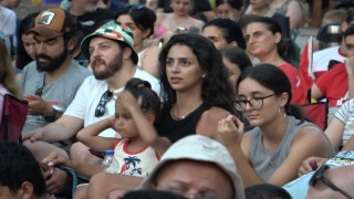 Antalyada milli maçı dev ekranda izlediler