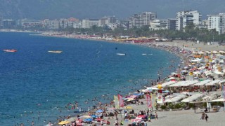 Antalyada sahillerdeki yoğunluk iki katına çıktı