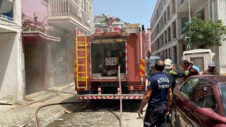 Apartman boşluğunda çıkan yangın panikletti