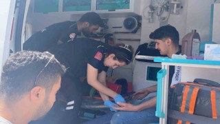 Araç ile motosikletlerin çarpışma anı kameralara yansıdı