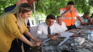 Araçların kaldırdığı tozla köylüyü çileden çıkaran Safi Çimento tüm yolları yapacak