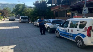 Arkadaşı tarafından bacağından vurulan şahıs seyir halindeki araçtan atlayarak kurtuldu