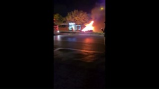 Ataşehirde aşırı hız yapan otomobil taksiye çarptı: 3 yaralı
