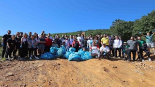 Ataşehirliler doğa yürüyüşünde atık topladılar