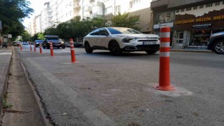 Atatürk Caddesine konulan dubalar tartışma konusu oldu