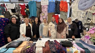 Atık malzemelerden yaptıkları ürünleri sergilediler