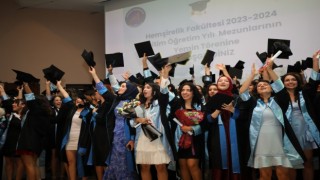 AÜde 199 hemşire mezun oldu