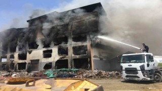 Aydın OSBdeki yangında 2 itfaiye personeli dumandan etkilendi
