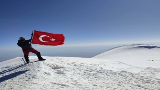 Aydınlı dağcı, Türkiyenin çatısına tırmandı