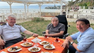 Ayvalıkın efsanevi Başkanı Ahmet Tüfekçiye İl Jandarma Komutanı Alkandan anlamlı ziyaret