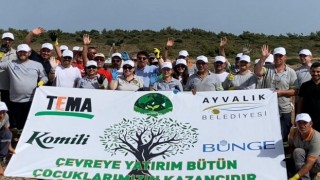 Ayvalıkta gönüllülerden çevre temizliği