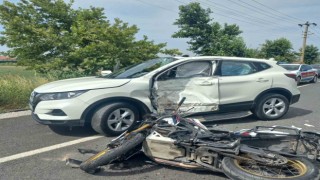 Ayvalıkta motosiklet ile otomobil çarpıştı: 1 ölü, 1 yaralı