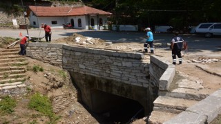 Babadağ Belediyesi Yardan Çayında çevre düzenlemesi yapıyor