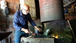 Babalarının dedelerinin mesleğini yarım asırdan fazla sürdürüyor