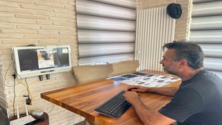 Bağışladığı akülü sandalyeyi internette satıldığını görünce şok oldu