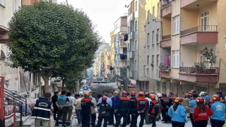 Bahçelievlerde 4 katlı bina kısmen çöktü