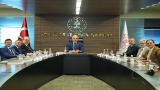 Bakan Ersoy, Yunus Emre Enstitüsü mütevelli heyeti ile bir araya geldi