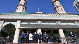 Bakan Fidan, Urumçide Yanghang Camii ziyaret etti ve çarşı gezdi