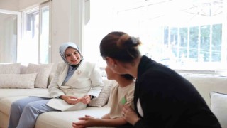 Bakan Göktaştan koruyucu aile ziyareti
