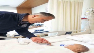Bakan Yerlikaya, İstanbulda çöken binada yaralanan bebeği ziyaret etti