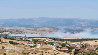 Balıkesirde arazi yangınına havadan ve karadan müdahale ediliyor