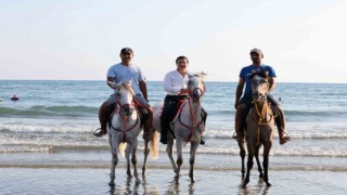 Başkan Aras Patara plajında at bindi