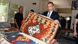 Başkan Çenet, Karatepe Kilim Kooperatifi'ni Ziyaret Etti