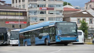 Başkan Genç, elektrikli otobüsü sürerek test etti