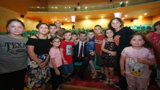Başkan Karagölden karne alan çocuklara tiyatro sürprizi