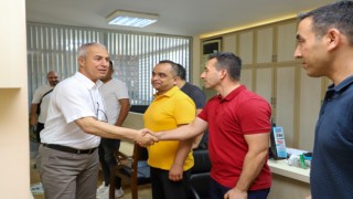 Başkan Özçelik, belediye personeli ile bayramlaştı