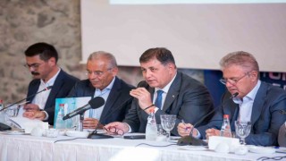 Başkan Tugay: Orta gelir grubuna hitap eden mütevazı konutlara ihtiyacımız var
