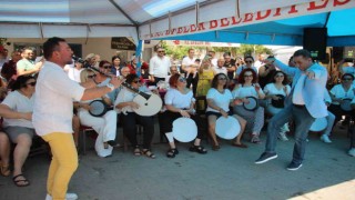 Başkan Yetişkinin Kocaarap Zeybeği performansı beğeni topladı
