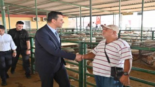 Başkan Zeyrek kurban pazarlığına aracı oldu