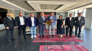 Başkan Zeyrek, kurban vekaletini Türk Kızılaya bağışladı