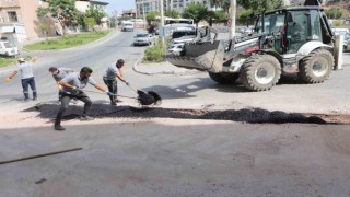 Bayraklıda yollar yenileniyor