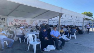 Bayram namazı sonrası kurban kesim alanlarında hareketlilik