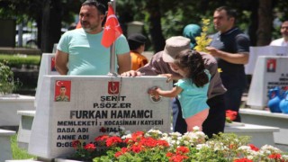 Bayram öncesi şehit aileleri soluğu şehitlikte aldı