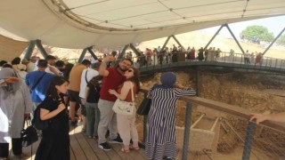 Bayram tatilinde Göbeklitepeye ziyaretçi akını
