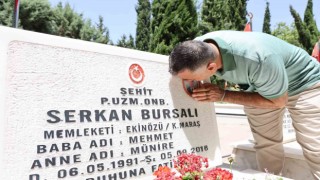Bayram ve Babalar Gününde şehit oğluna ziyaret