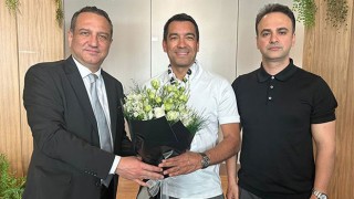 Beşiktaş’ın Yeni Teknik Direktörü van Bronckhorst İstanbul’da