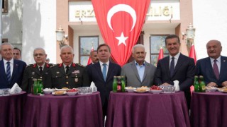 Binali Yıldırım memleketi Erzincanda bayramlaşma programına katıldı