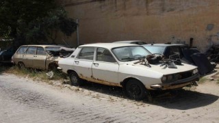 Bir zamanın efsane araçları hurdalıkta hayat buluyor