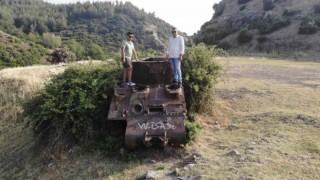 Bölge halkının ilgi odağı olan terkedilmiş tank, yıllardır gizemini koruyor
