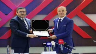 BŞEÜ ödül törenine adını yazdırdı