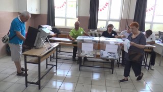 Bulgaristan seçimleri için elektronik cihazla oylar atılıyor