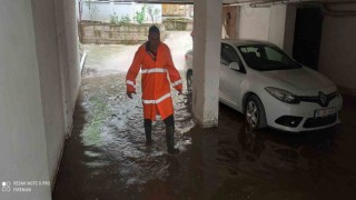 Burdurda fırtına bir anda geldi, evlerin çatıları uçtu, yangın ve su baskınları oluştu