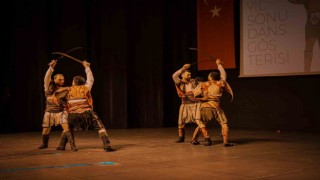 Bursa Gala Kültür Sanat Merkezinin dans gösteresi sanatseverlerle buluştu