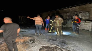 Bursada boya fabrikasındaki yangın söndürüldü, 3 kişi kimyasaldan etkilendi